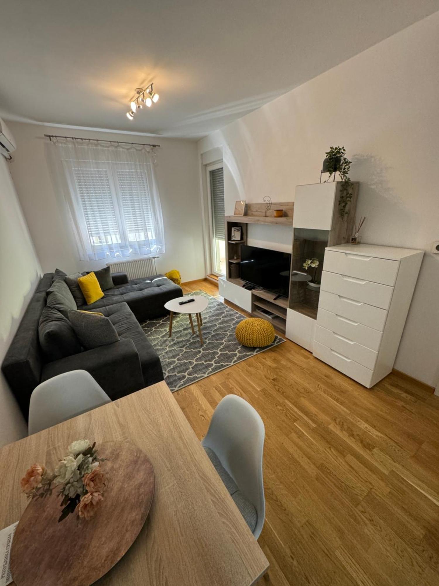 Appartamento Novi Sad Apartman Esterno foto